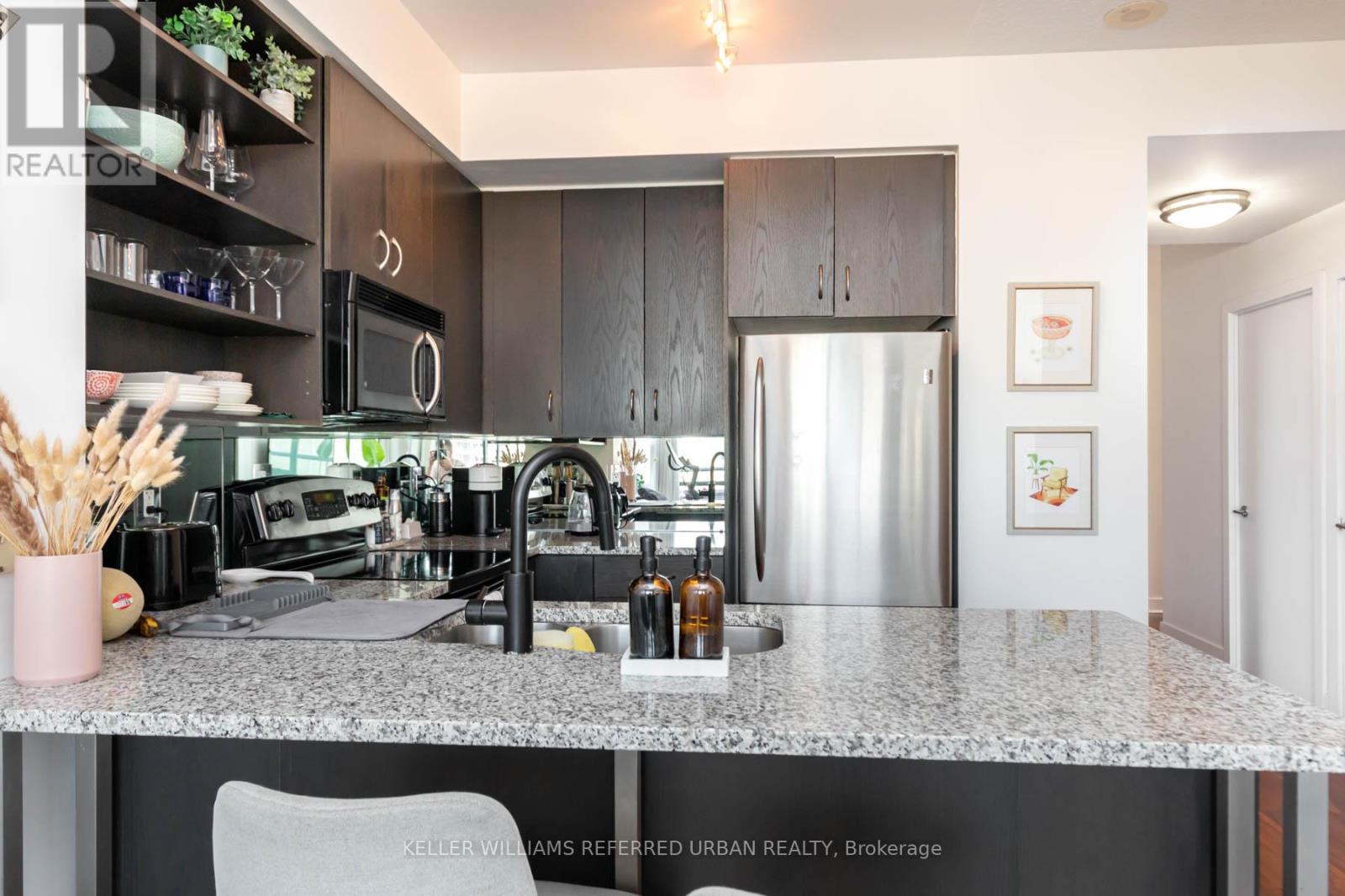 Photo 9 of 905 438 King Street W, Toronto ON