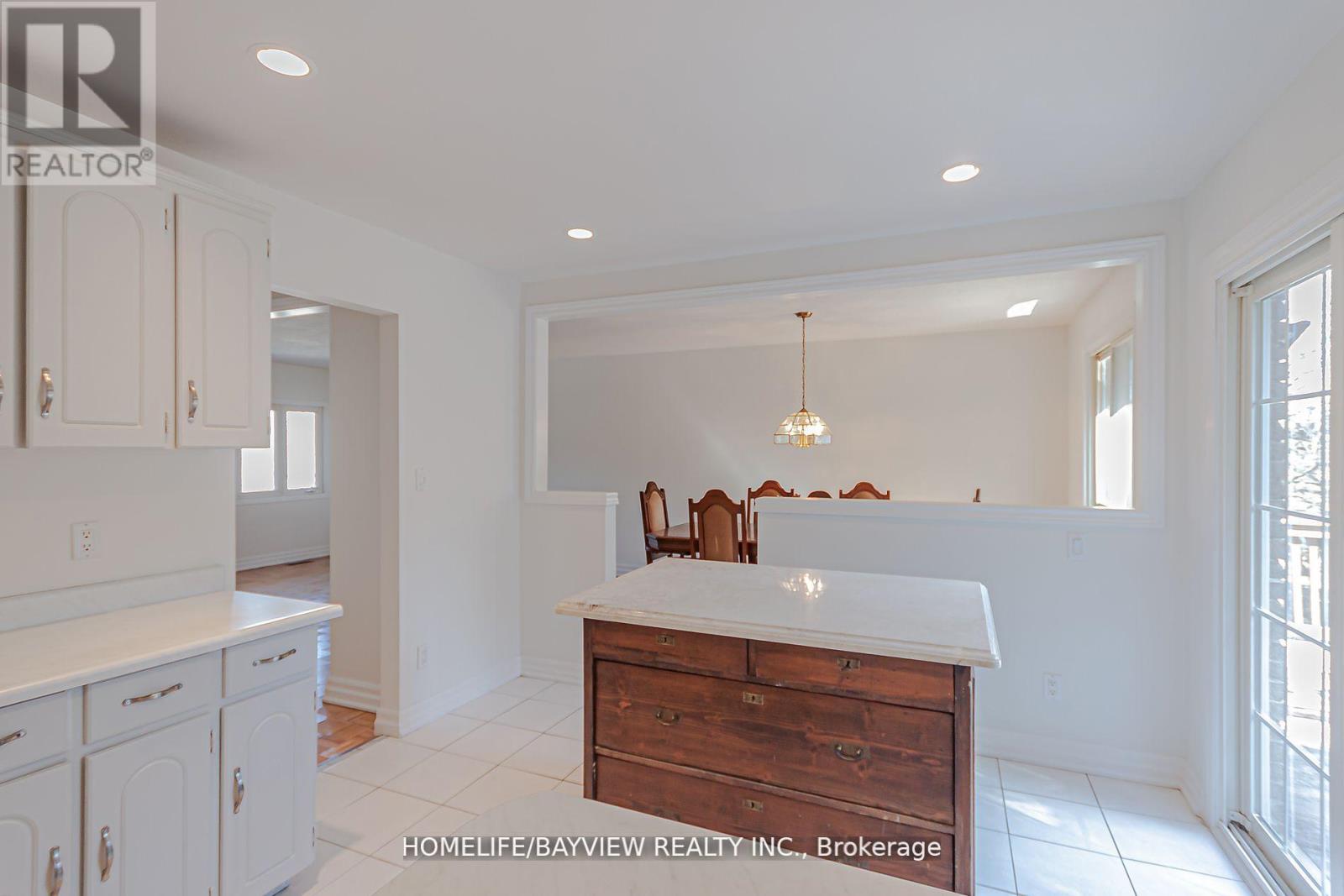 Photo 10 of 49 Hilltop Court, Caledon ON