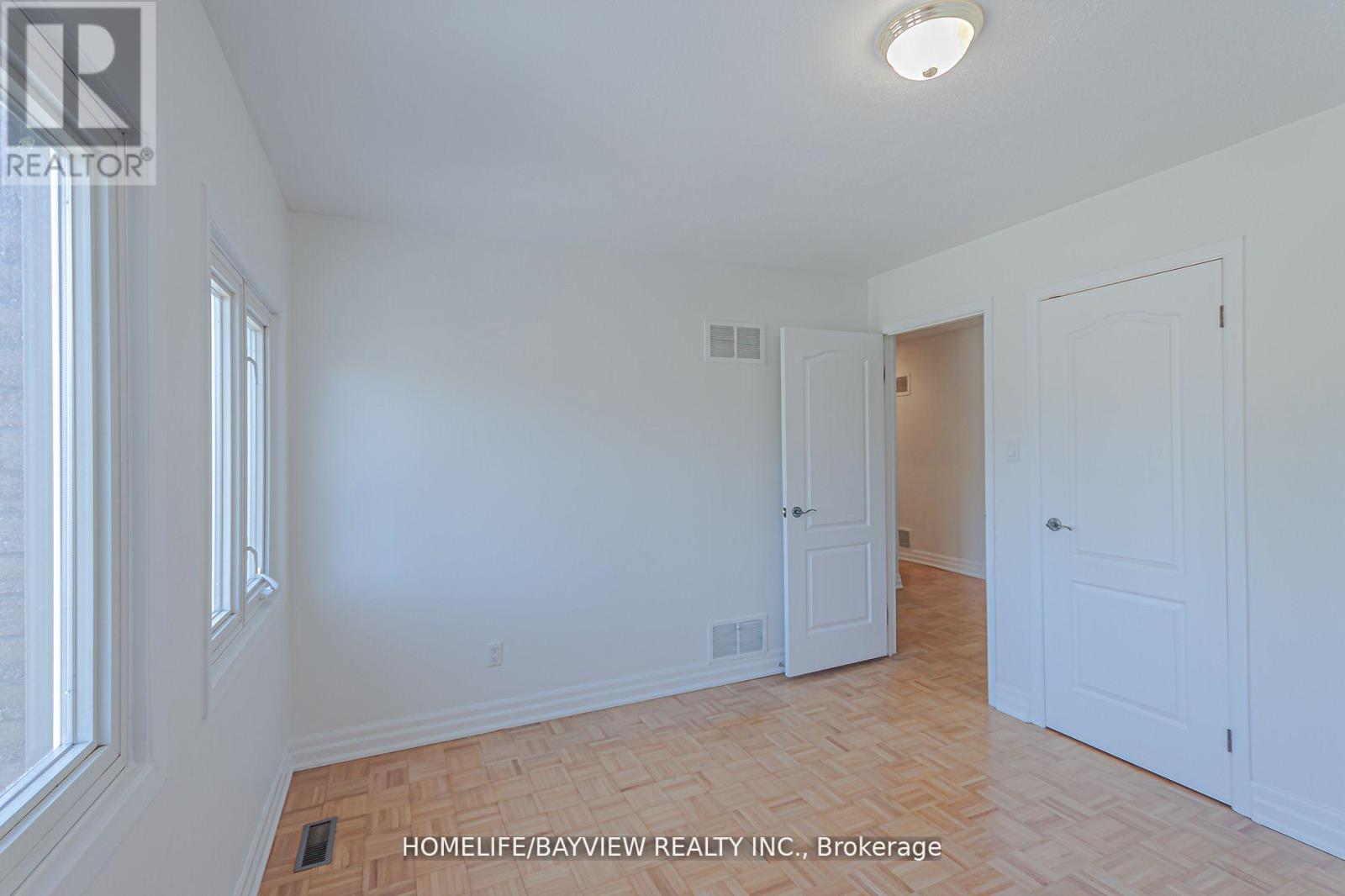 Photo 18 of 49 Hilltop Court, Caledon ON