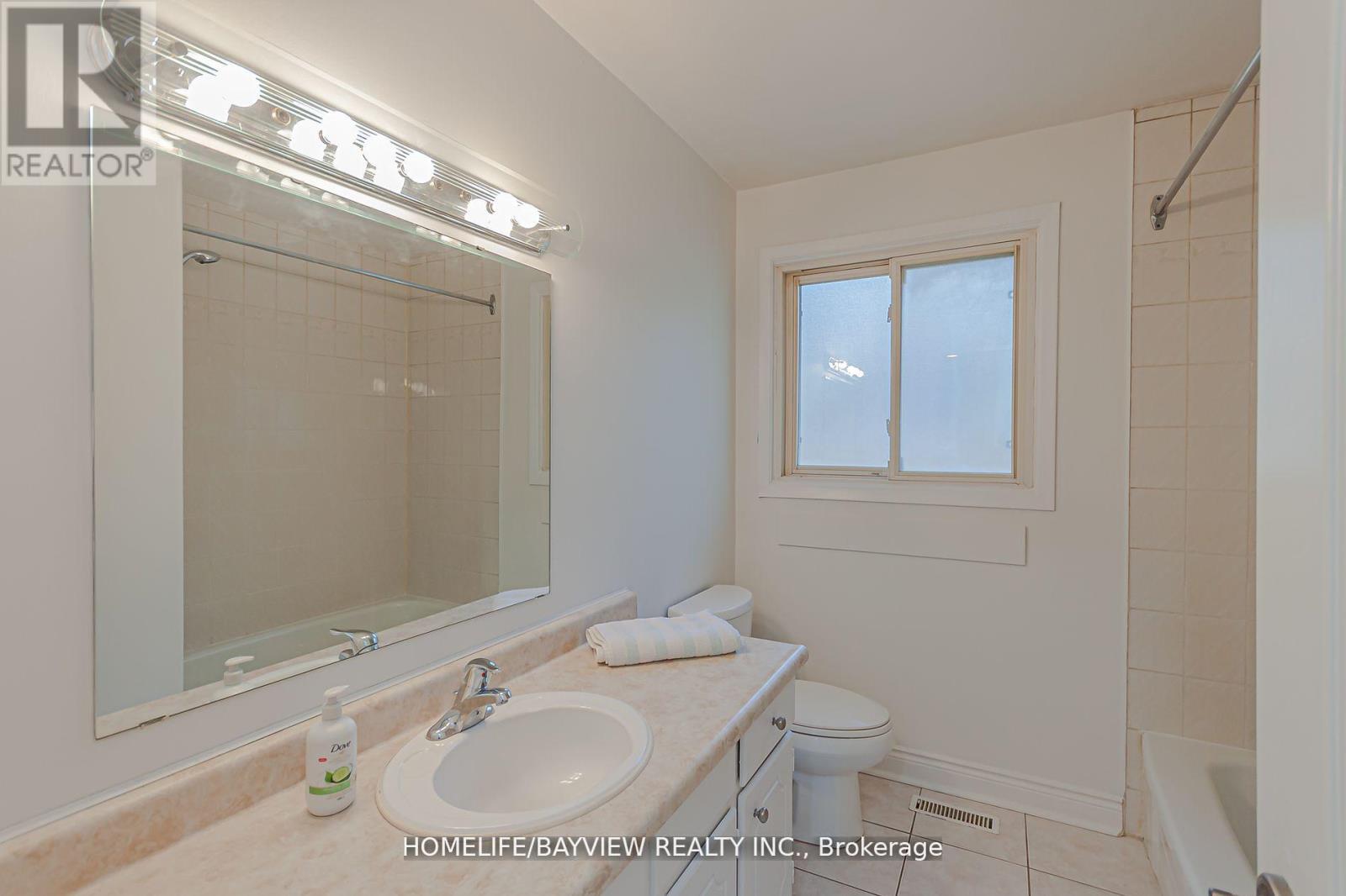 Photo 20 of 49 Hilltop Court, Caledon ON