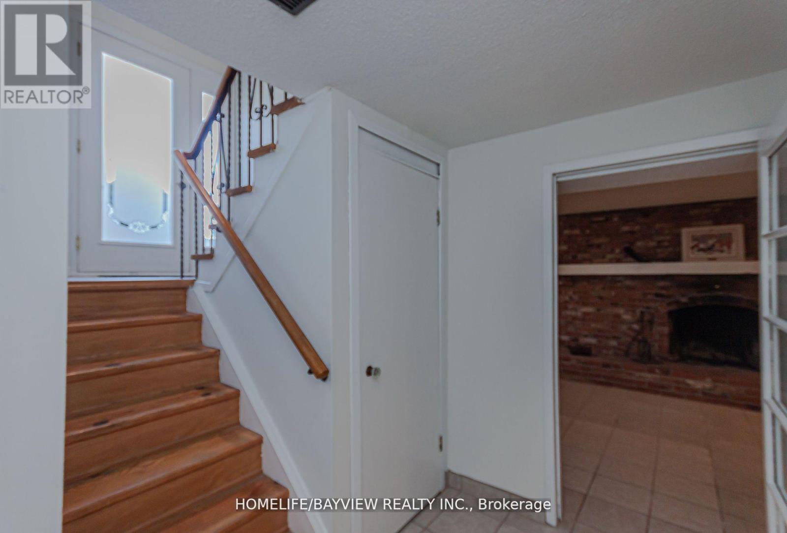 Photo 22 of 49 Hilltop Court, Caledon ON