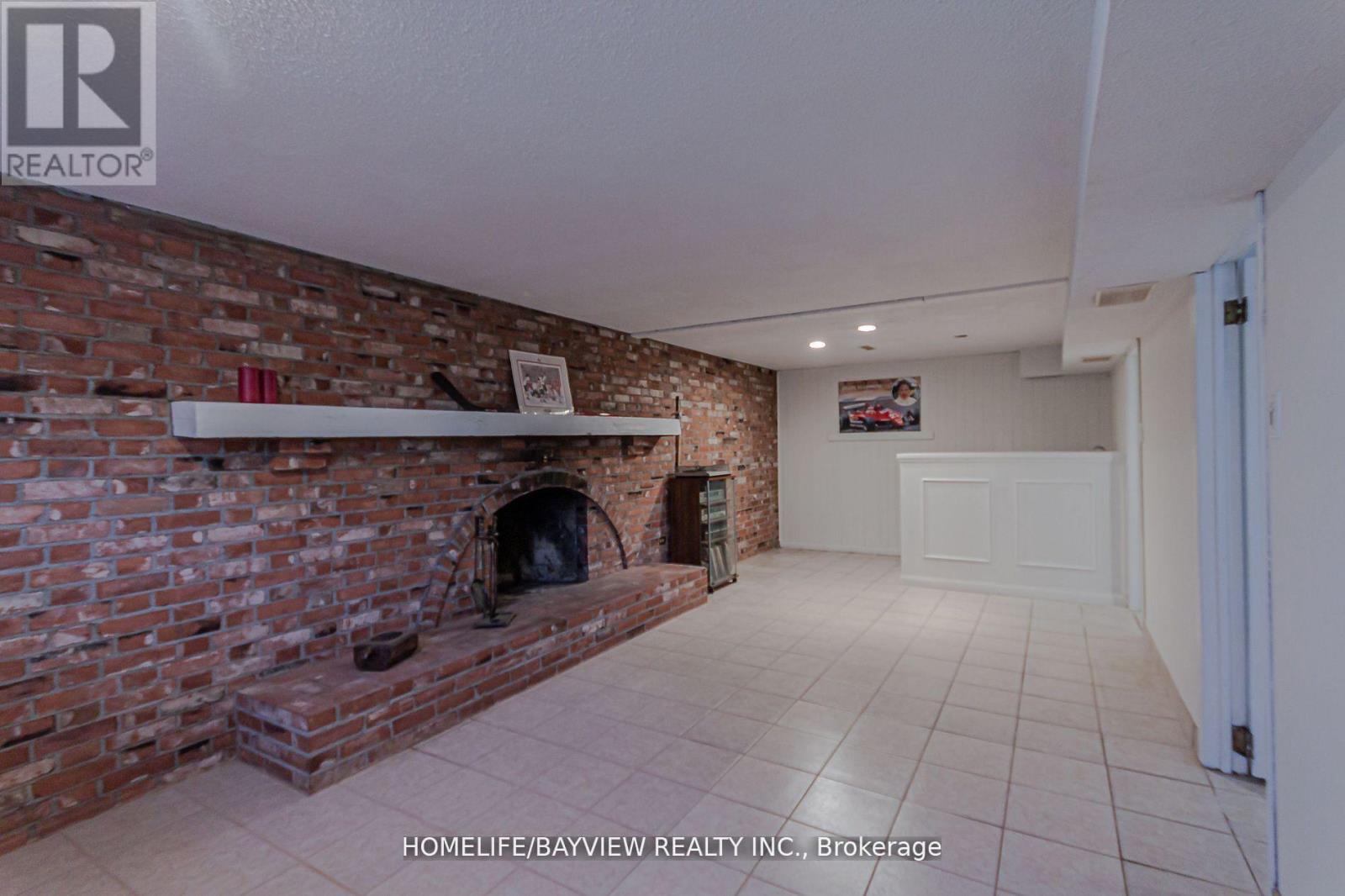 Photo 24 of 49 Hilltop Court, Caledon ON