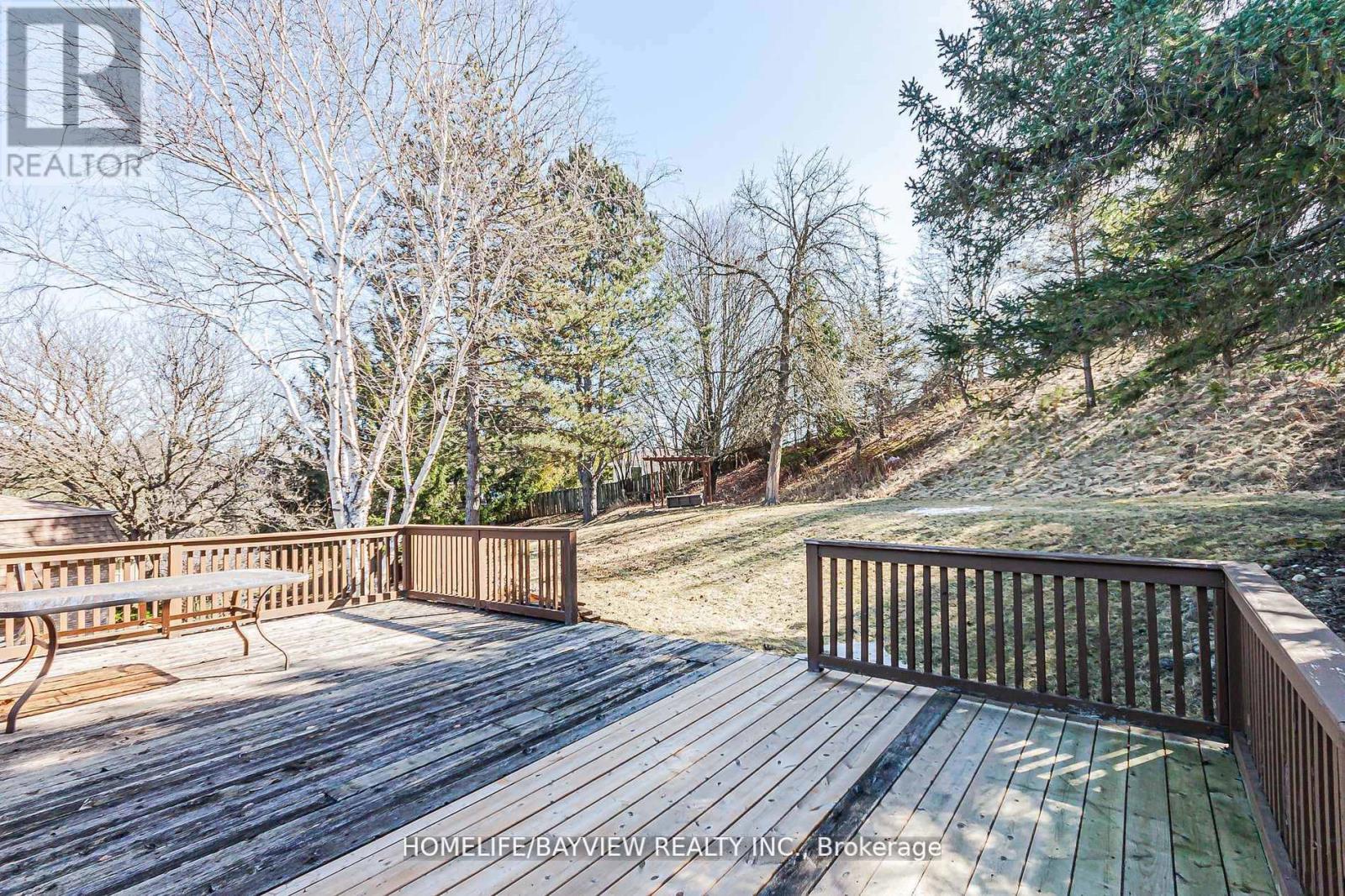 Photo 27 of 49 Hilltop Court, Caledon ON