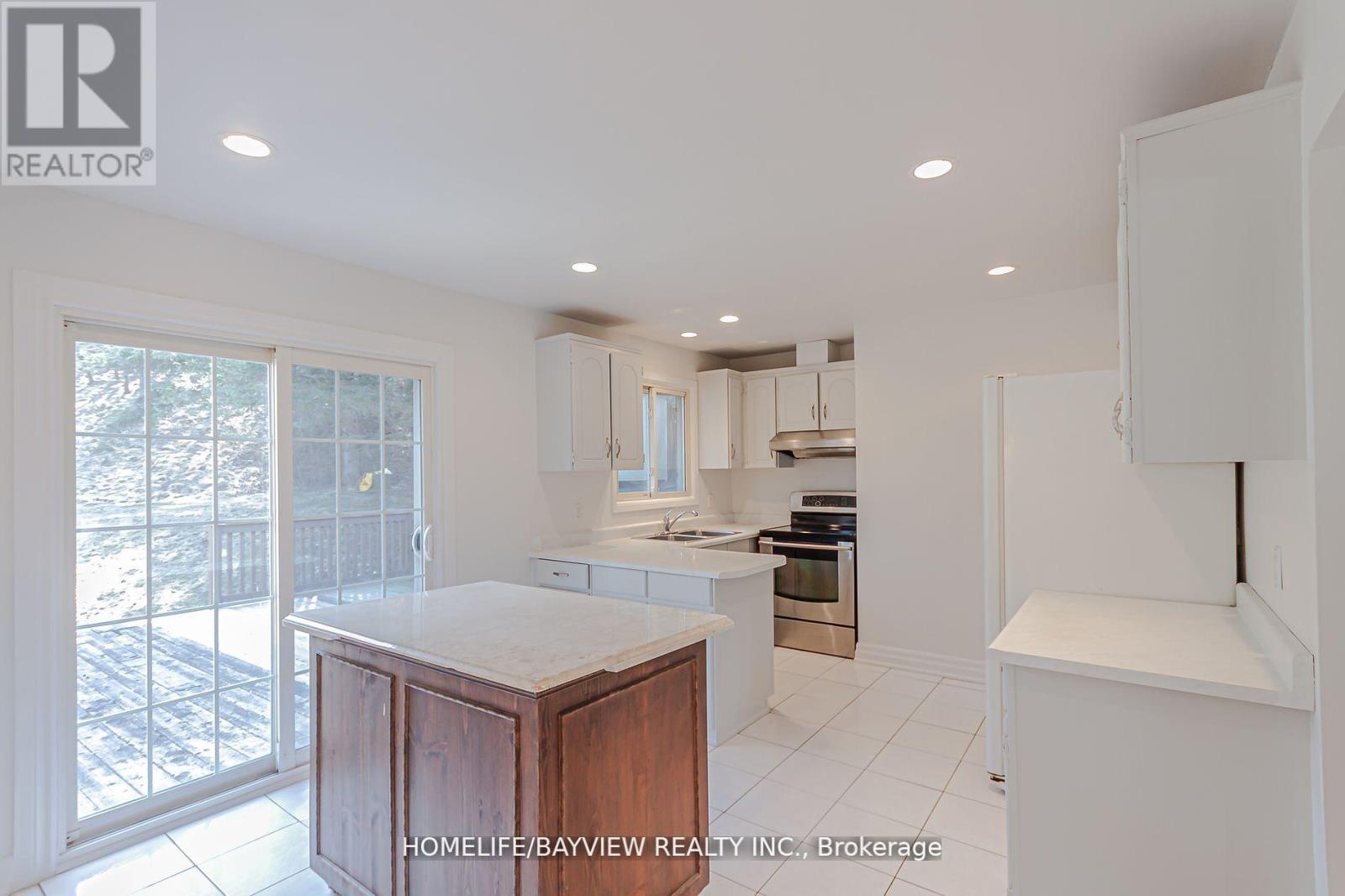Photo 7 of 49 Hilltop Court, Caledon ON