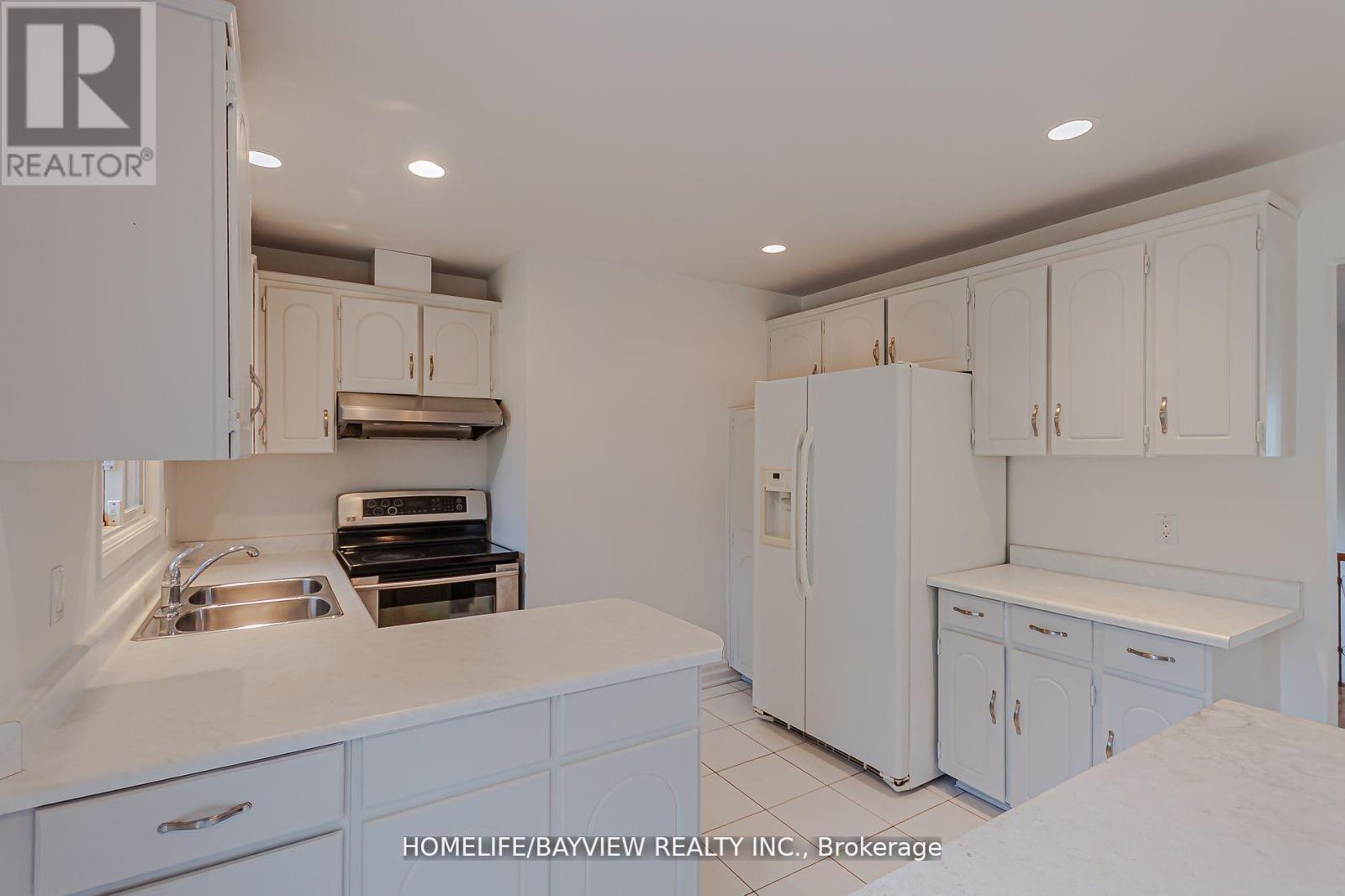 Photo 8 of 49 Hilltop Court, Caledon ON