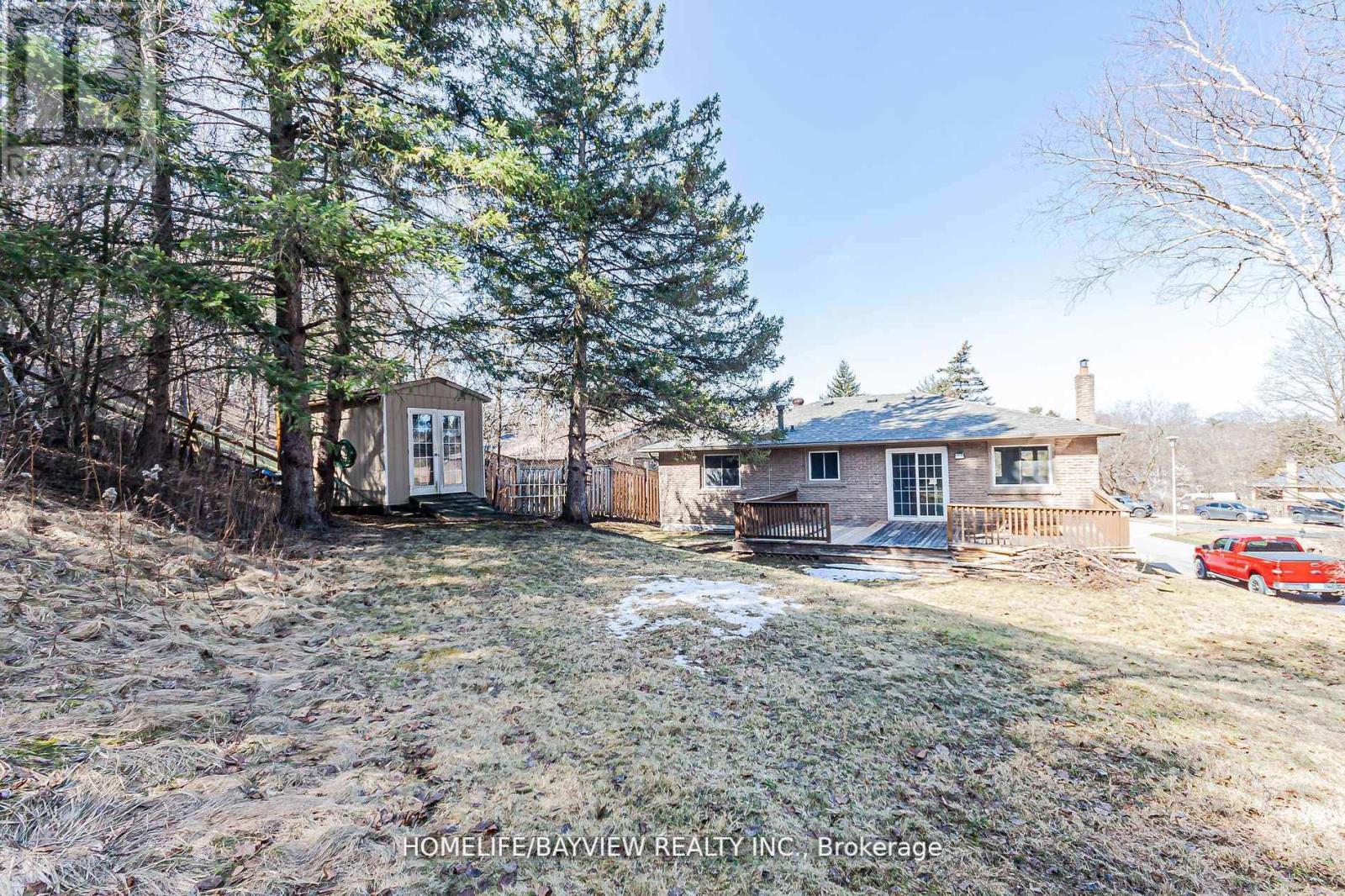 Photo 29 of 49 Hilltop Court, Caledon ON