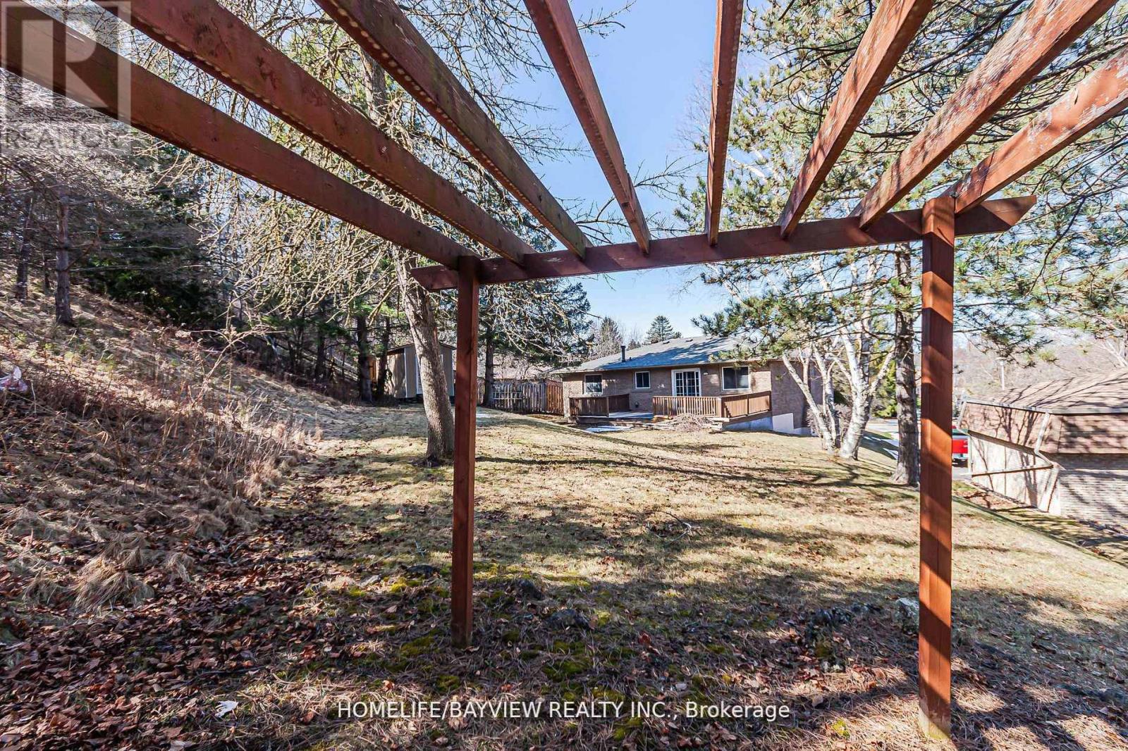 Photo 33 of 49 Hilltop Court, Caledon ON