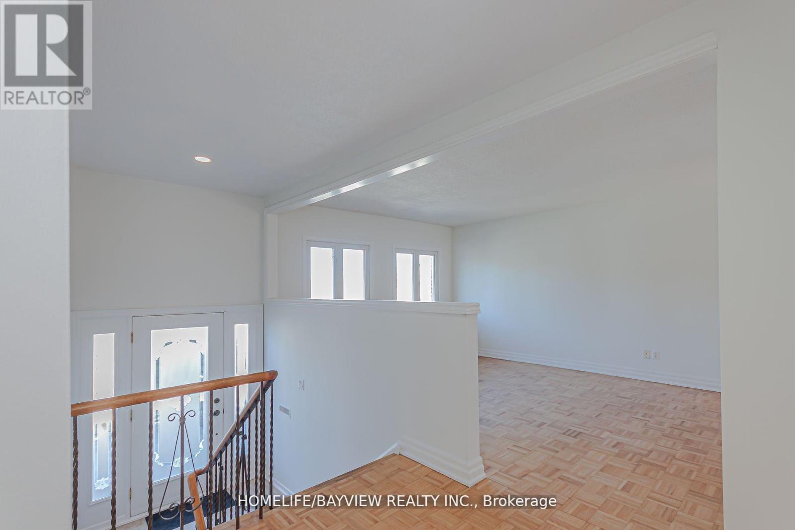 Photo 3 of 49 Hilltop Court, Caledon ON