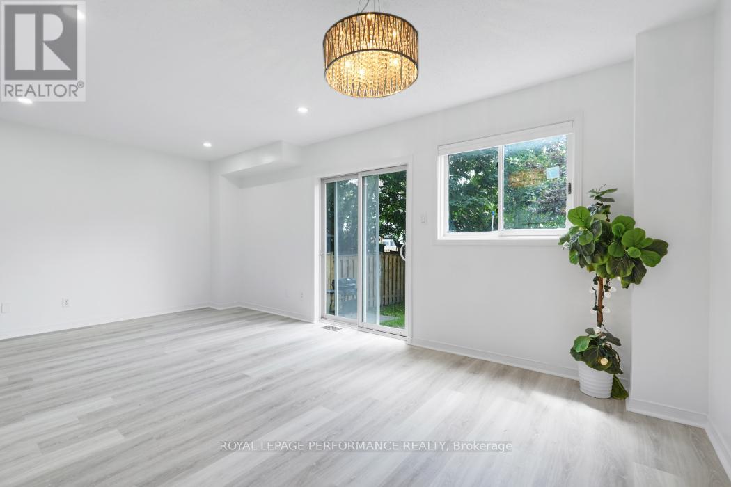 Photo 12 of 1416 Caravel Crescent, Ottawa ON
