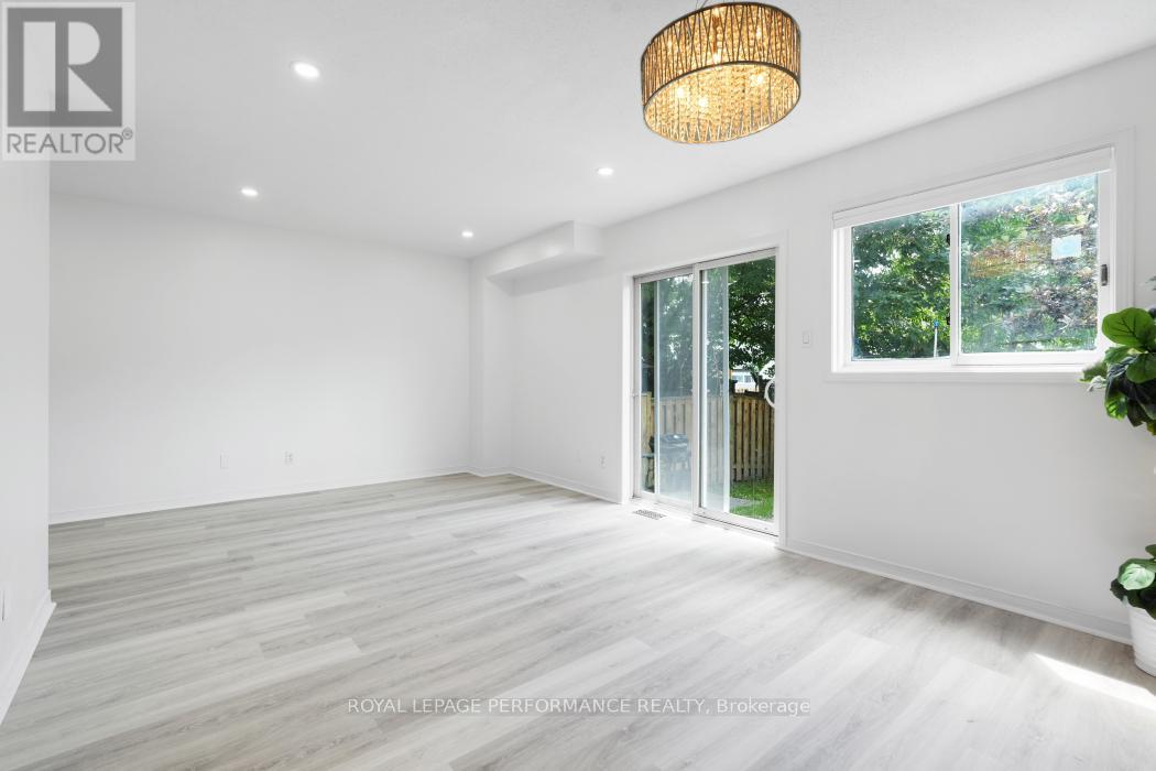 Photo 13 of 1416 Caravel Crescent, Ottawa ON