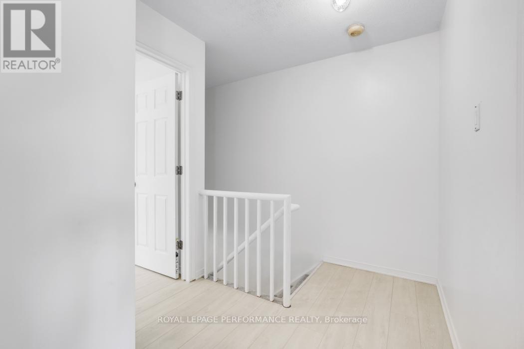 Photo 18 of 1416 Caravel Crescent, Ottawa ON