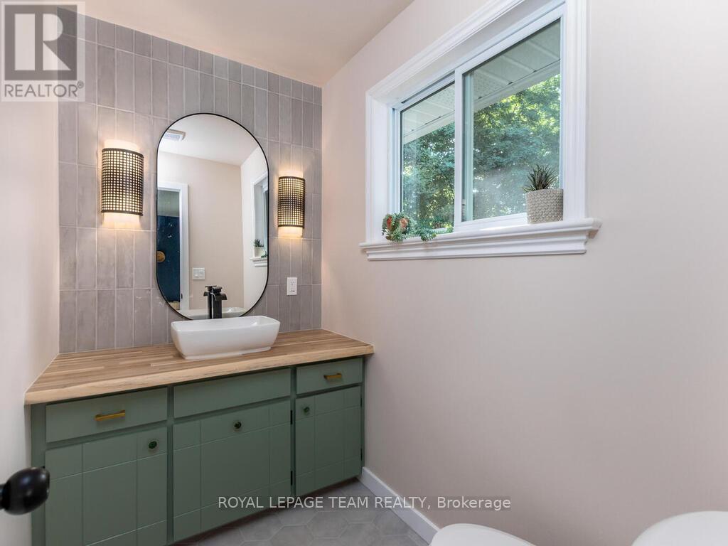Photo 22 of 6677 Roger Stevens Drive N, Montague ON