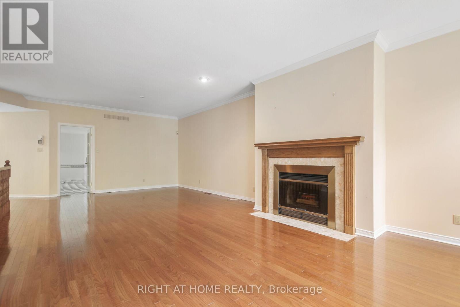Photo 24 of 40 Kettering Private, Ottawa ON