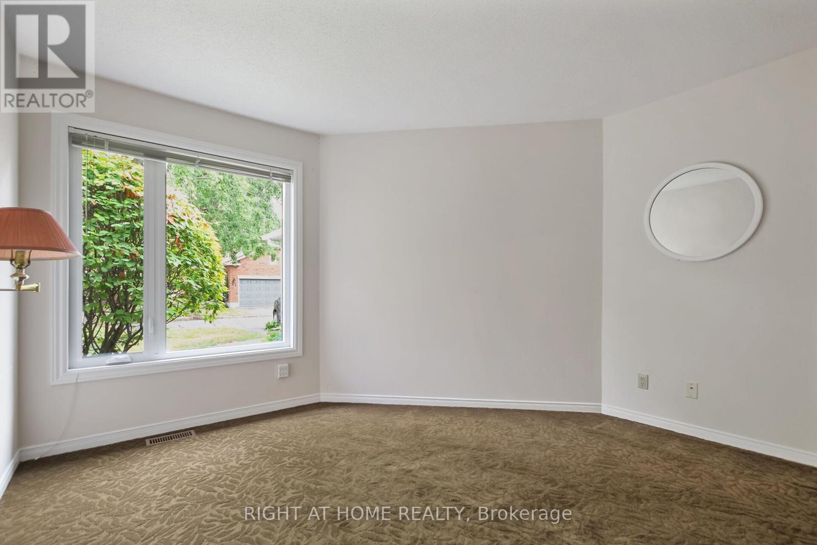 Photo 29 of 40 Kettering Private, Ottawa ON