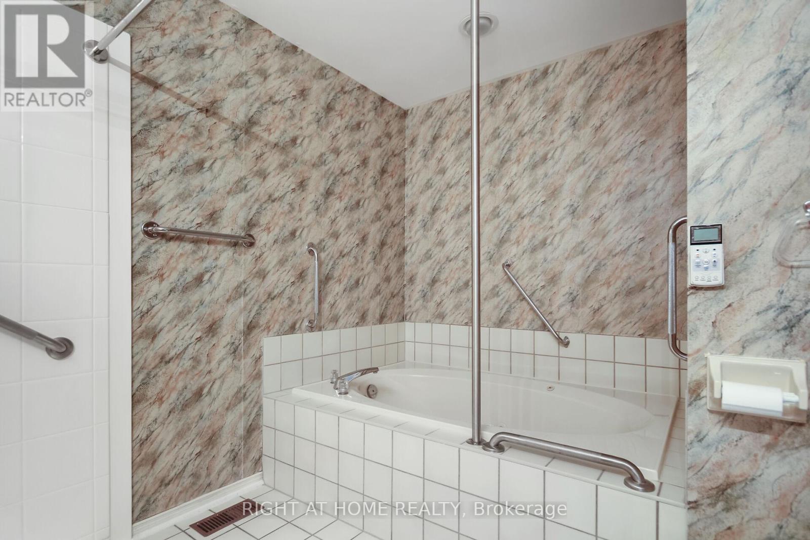 Photo 1 of 40 Kettering Private, Ottawa ON