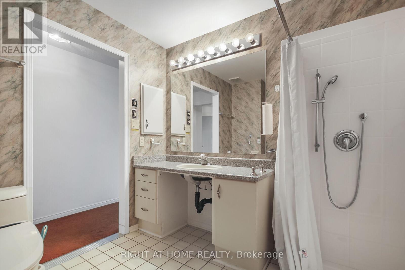 Photo 11 of 40 Kettering Private, Ottawa ON