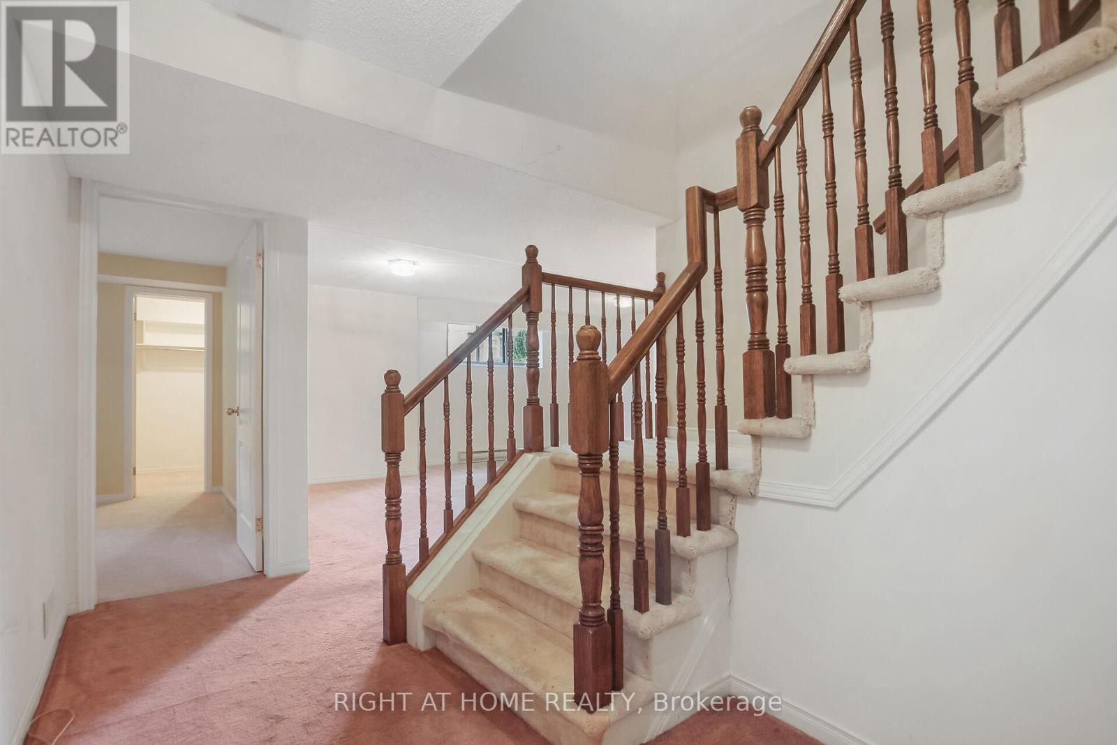 Photo 34 of 40 Kettering Private, Ottawa ON