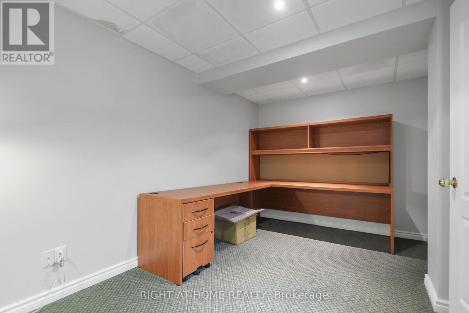 Photo 2 of 40 Kettering Private, Ottawa ON
