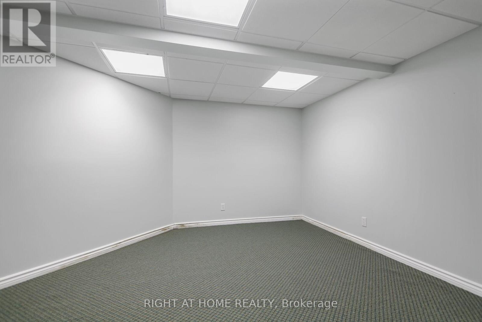 Photo 12 of 40 Kettering Private, Ottawa ON