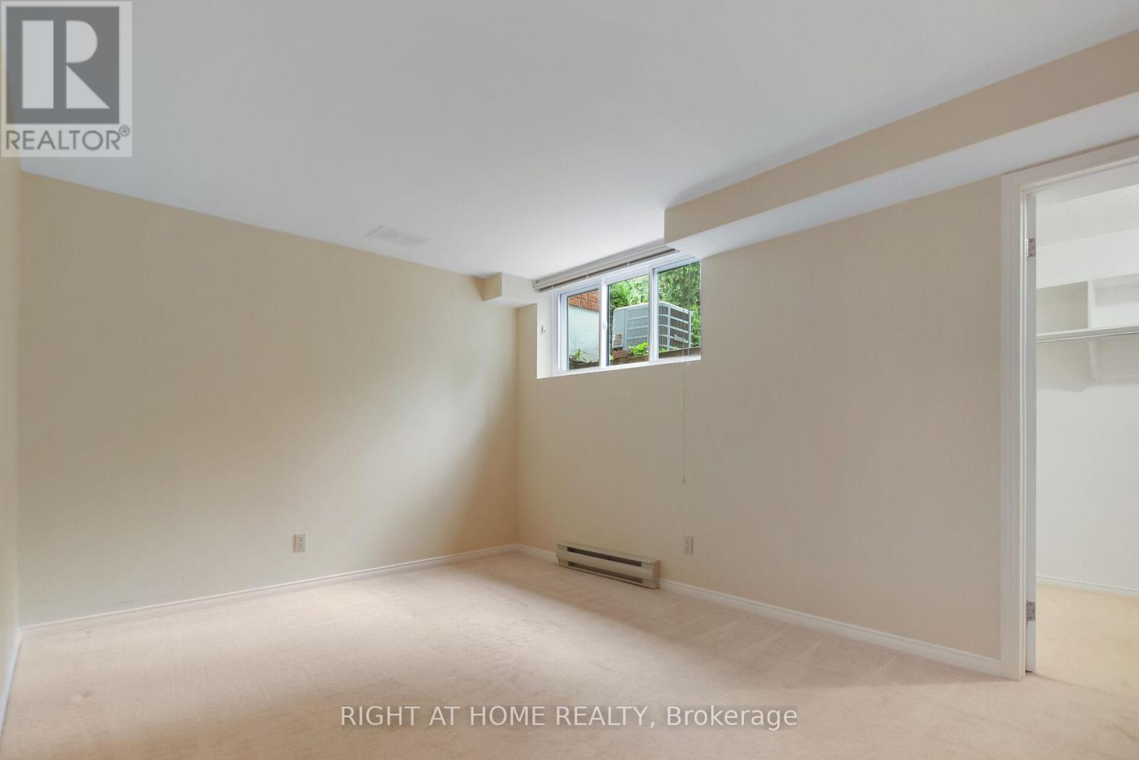Photo 3 of 40 Kettering Private, Ottawa ON