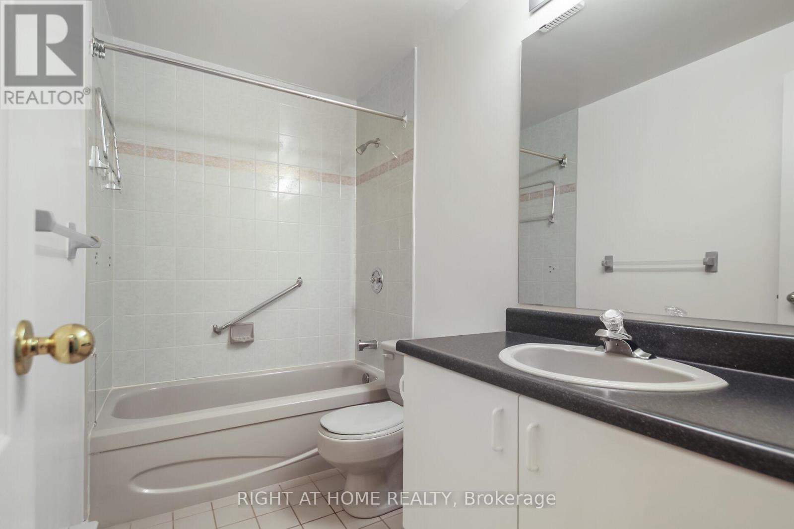 Photo 18 of 40 Kettering Private, Ottawa ON