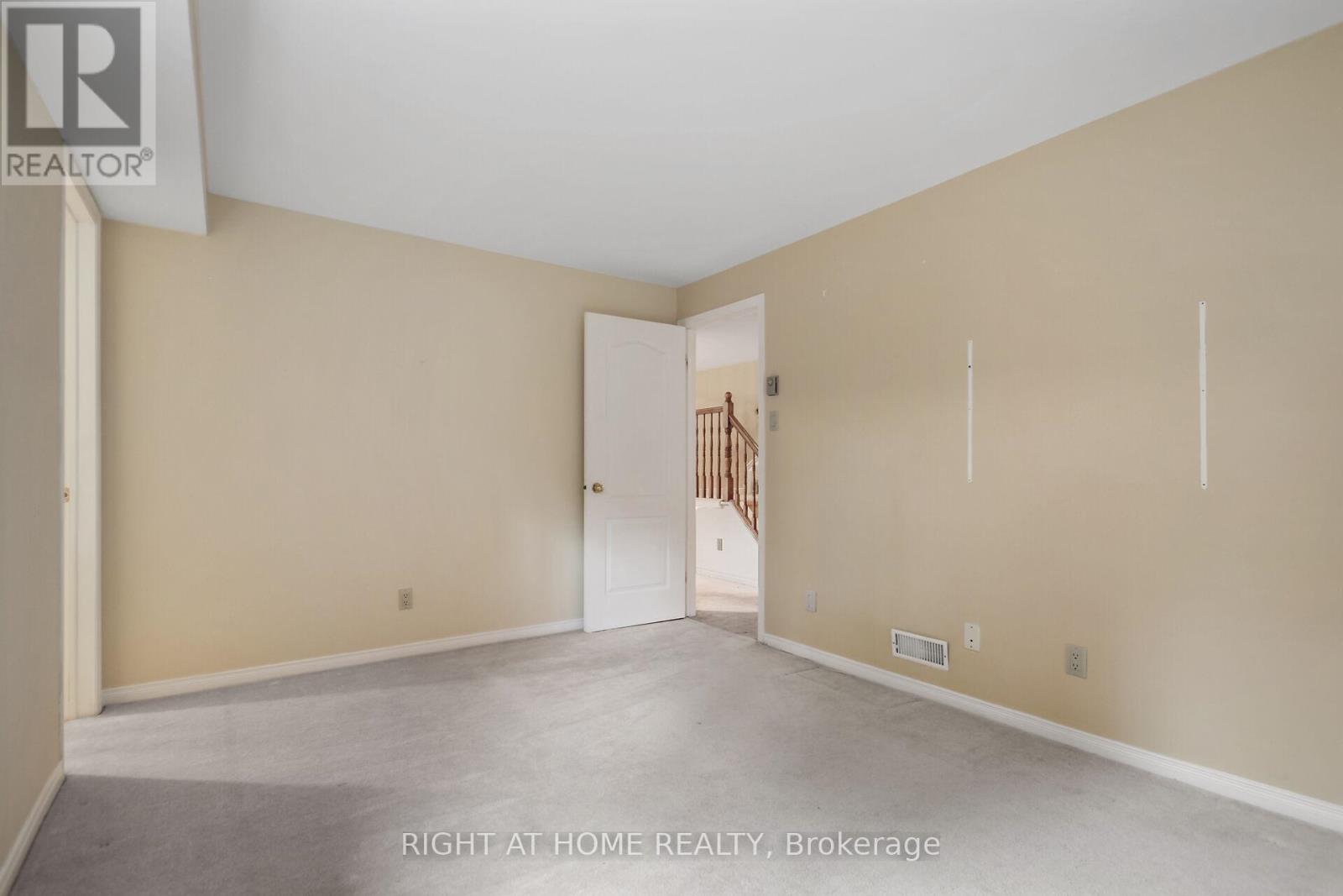 Photo 7 of 40 Kettering Private, Ottawa ON