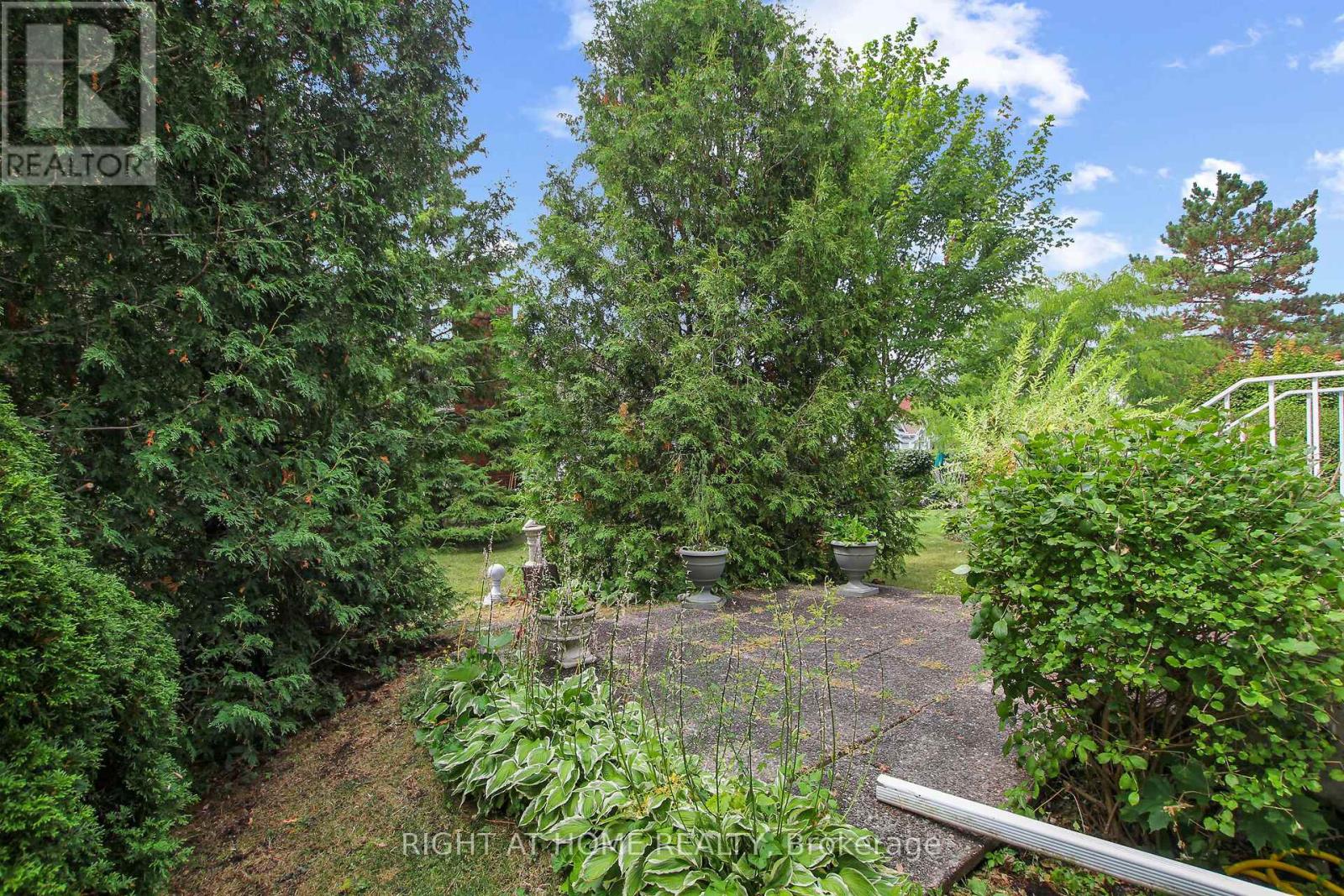 Photo 19 of 40 Kettering Private, Ottawa ON