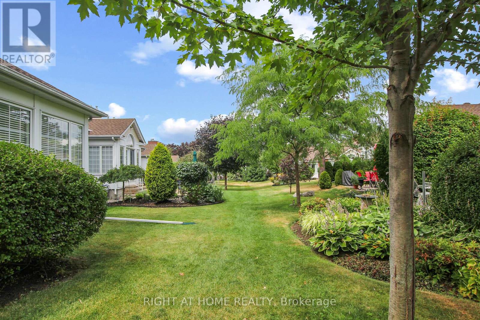 Photo 25 of 40 Kettering Private, Ottawa ON