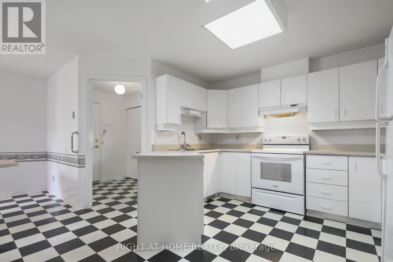Photo 6 of 40 Kettering Private, Ottawa ON