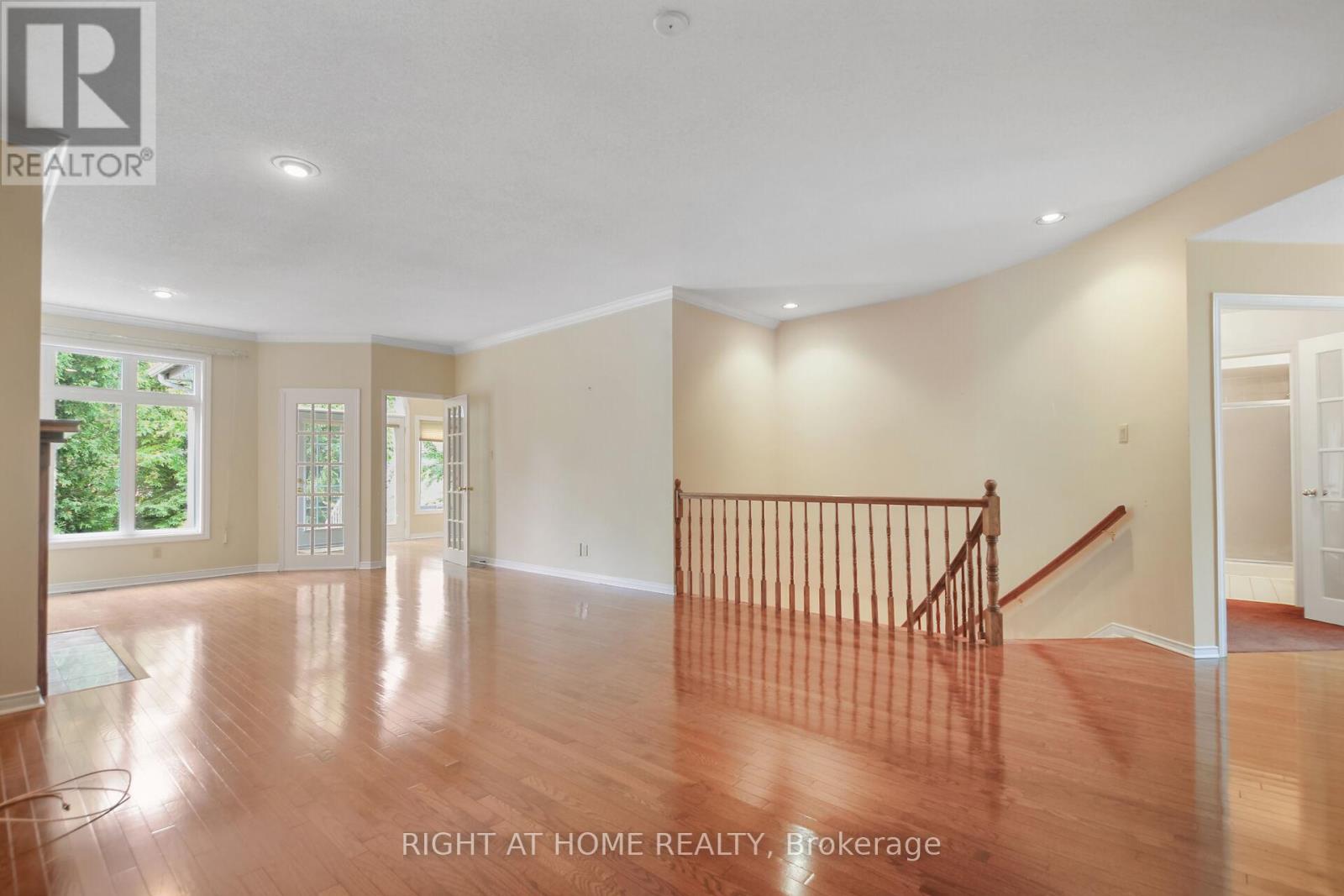 Photo 23 of 40 Kettering Private, Ottawa ON