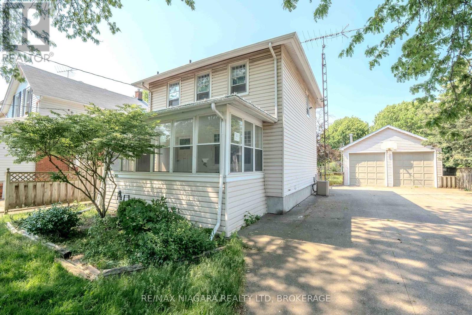 Photo 1 of 249 Russell Avenue, St Catharines ON
