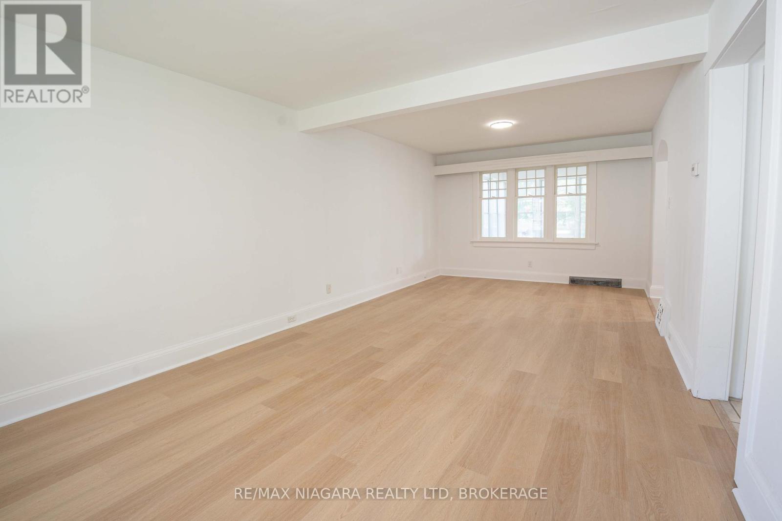 Photo 14 of 249 Russell Avenue, St Catharines ON