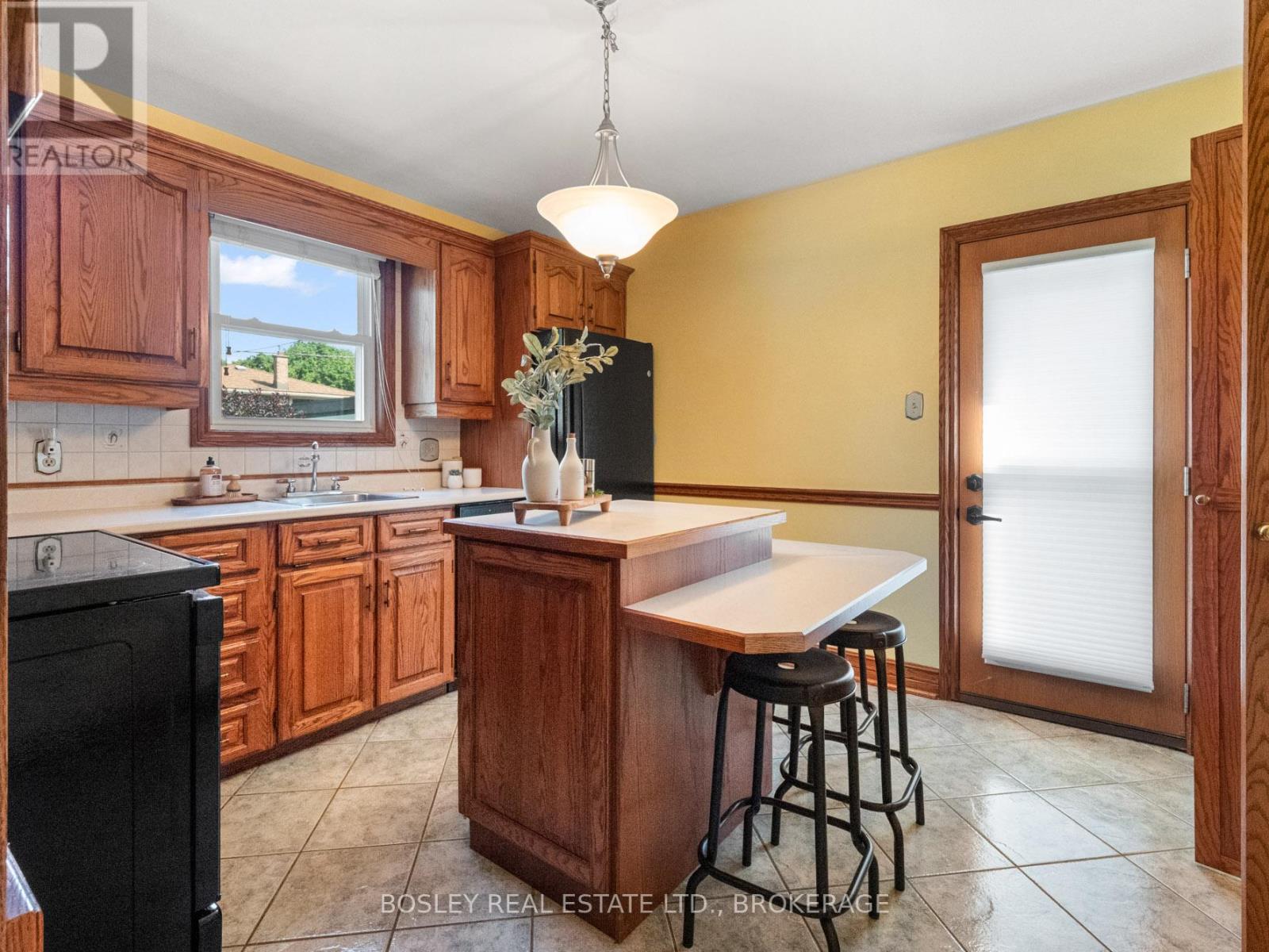 Photo 21 of 10 Cameron Road, St Catharines ON