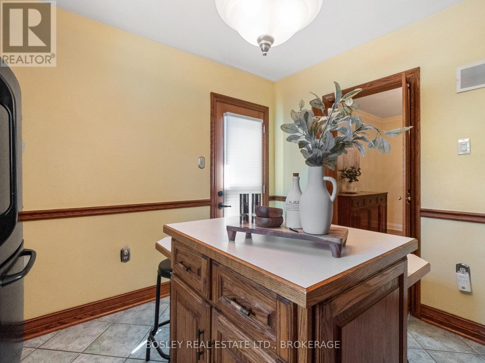 Photo 11 of 10 Cameron Road, St Catharines ON