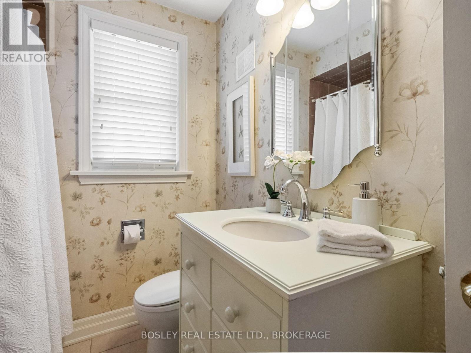 Photo 24 of 10 Cameron Road, St Catharines ON