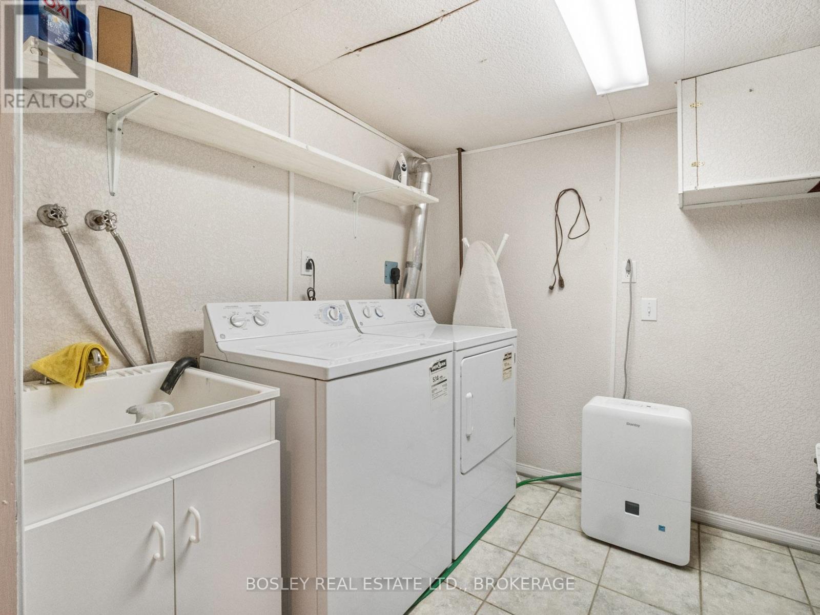 Photo 6 of 10 Cameron Road, St Catharines ON