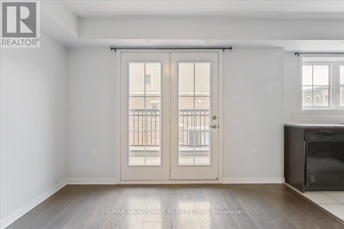 Photo 13 of 121 2441 Greenwich Road, Oakville ON