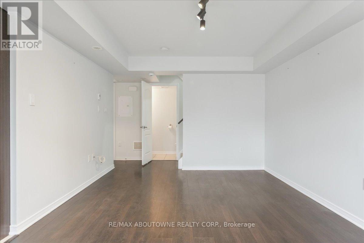 Photo 17 of 121 2441 Greenwich Road, Oakville ON