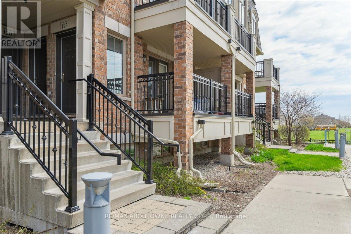 Photo 4 of 121 2441 Greenwich Road, Oakville ON