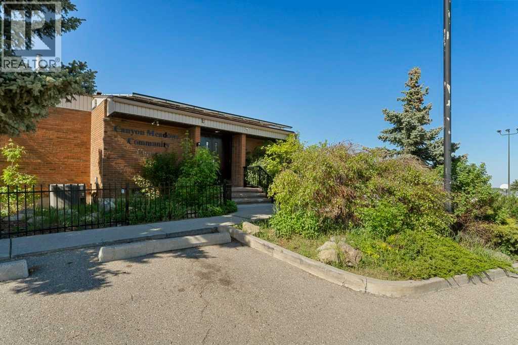 Photo 22 of 980 Canaveral Crescent Sw, Calgary AB