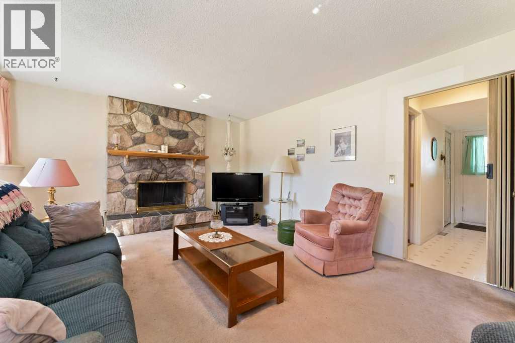 Photo 10 of 980 Canaveral Crescent Sw, Calgary AB