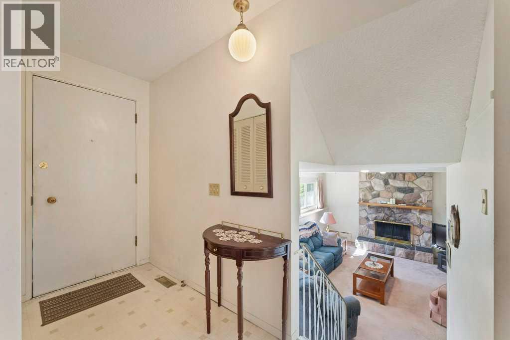 Photo 14 of 980 Canaveral Crescent Sw, Calgary AB