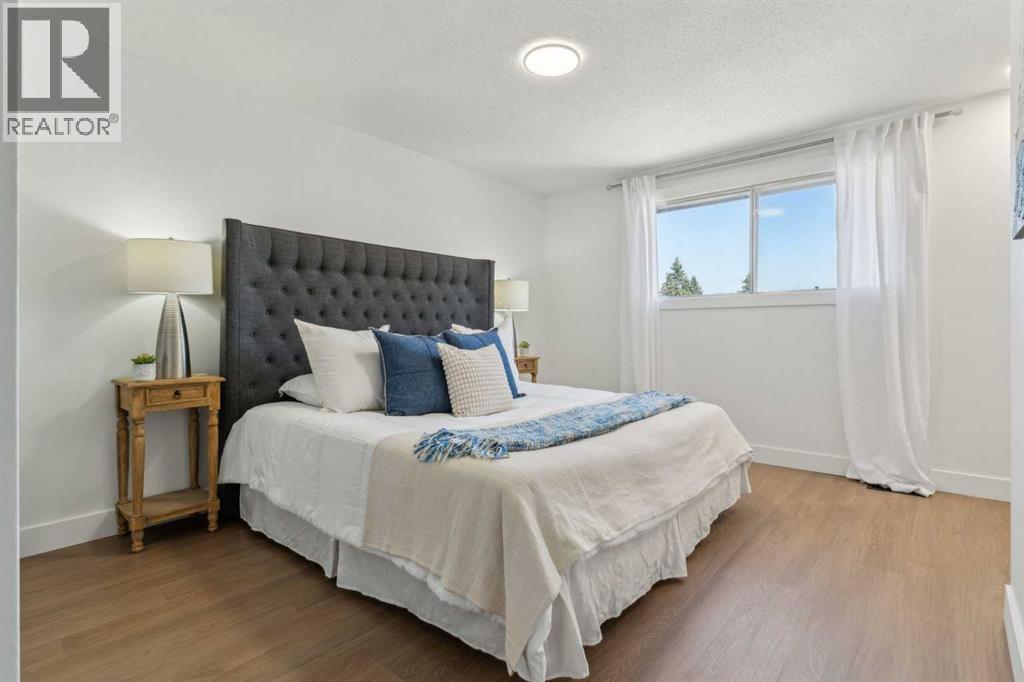 Single Family House for Sale in    Avenue NW Huntington Hills Calgary 