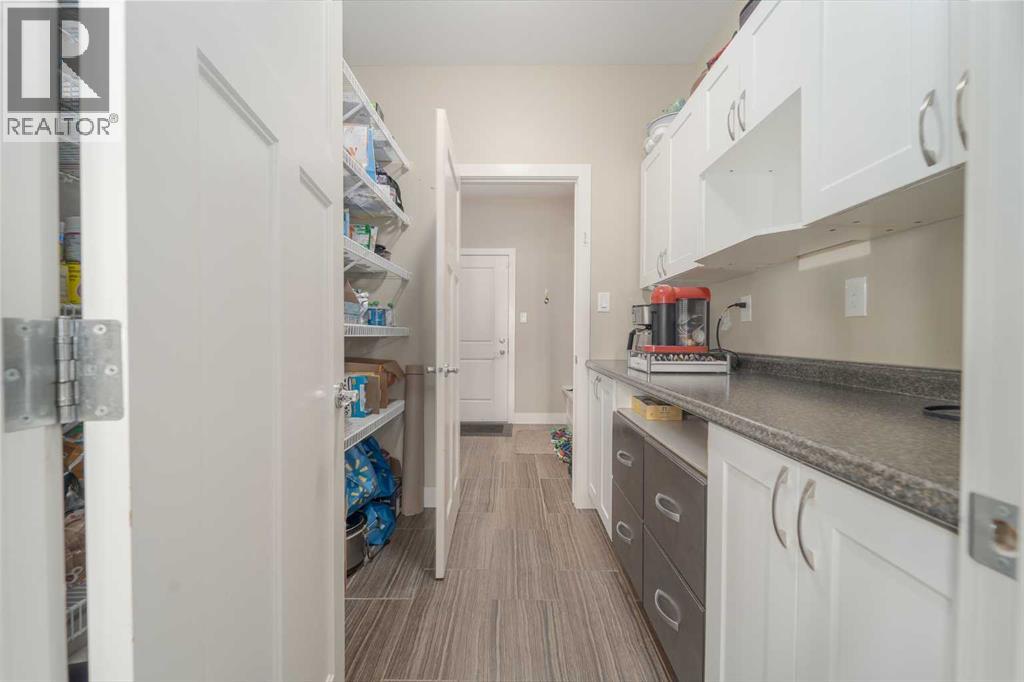 Photo 21 of 1553 Coalbanks Boulevard W, Lethbridge AB