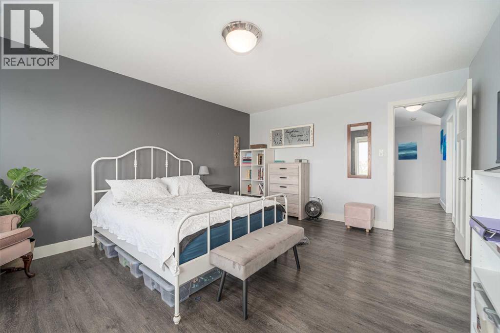 Photo 27 of 1553 Coalbanks Boulevard W, Lethbridge AB