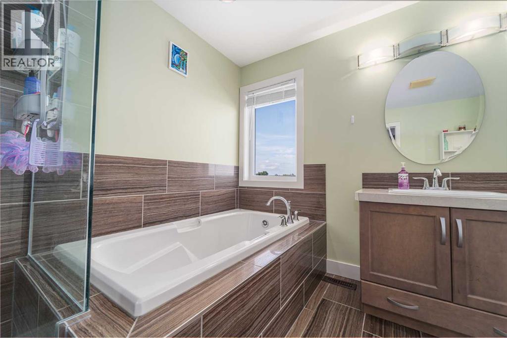 Photo 33 of 1553 Coalbanks Boulevard W, Lethbridge AB