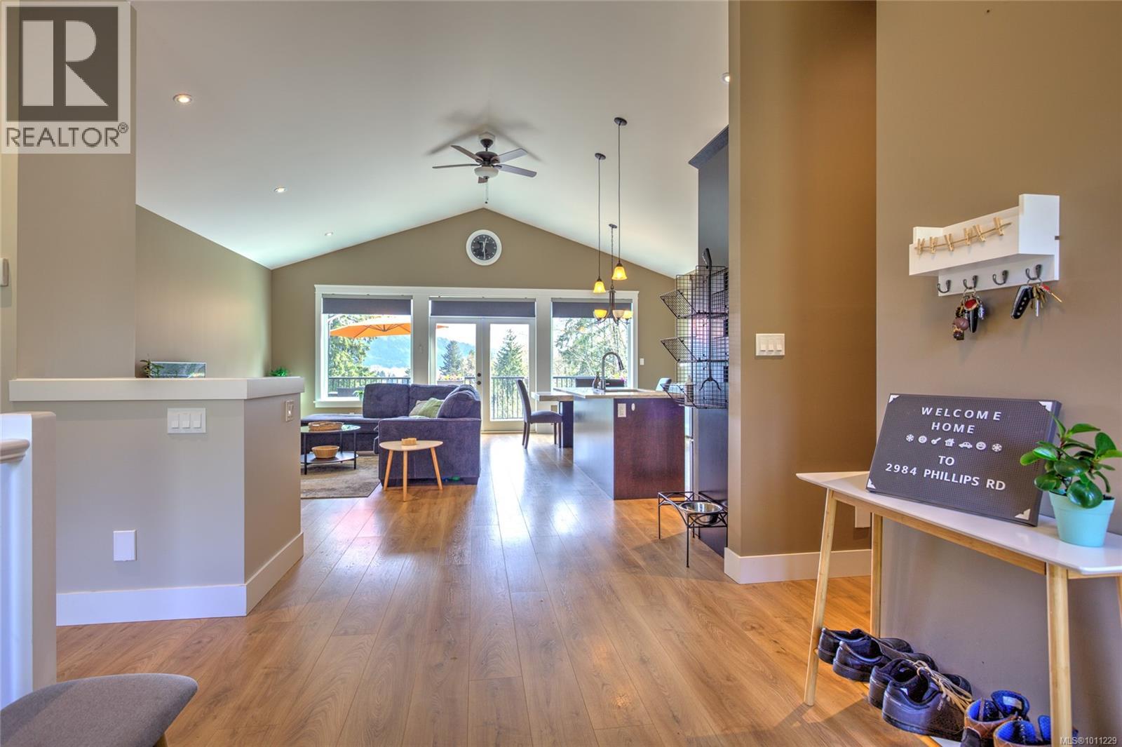 Photo 3 of 2984 Phillips Rd, Duncan BC