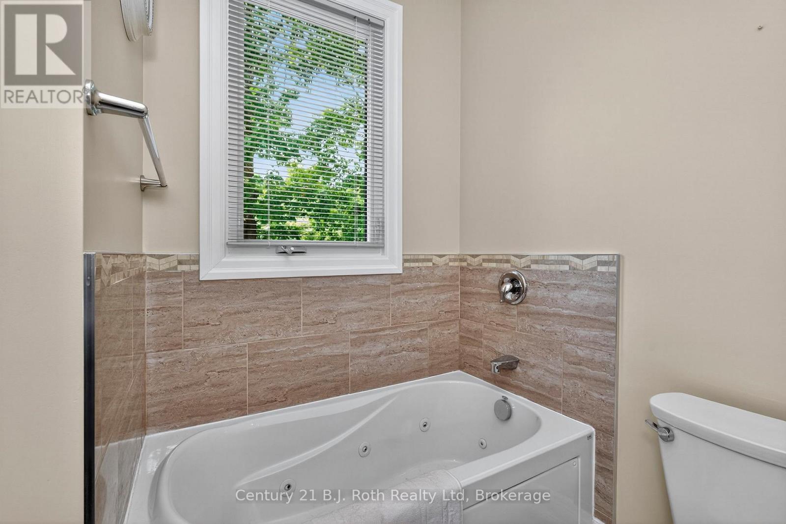 Photo 26 of 626 Taylor Drive, Midland ON