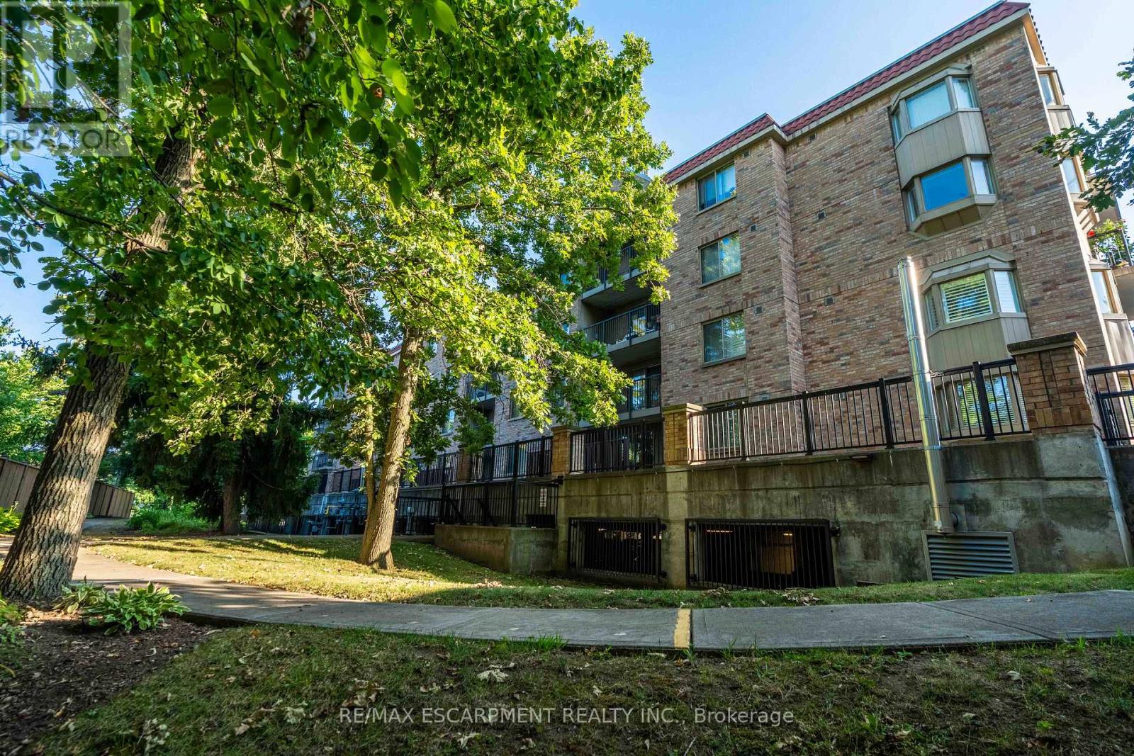 Photo 39 of 102 3499 Upper Middle Road, Burlington ON