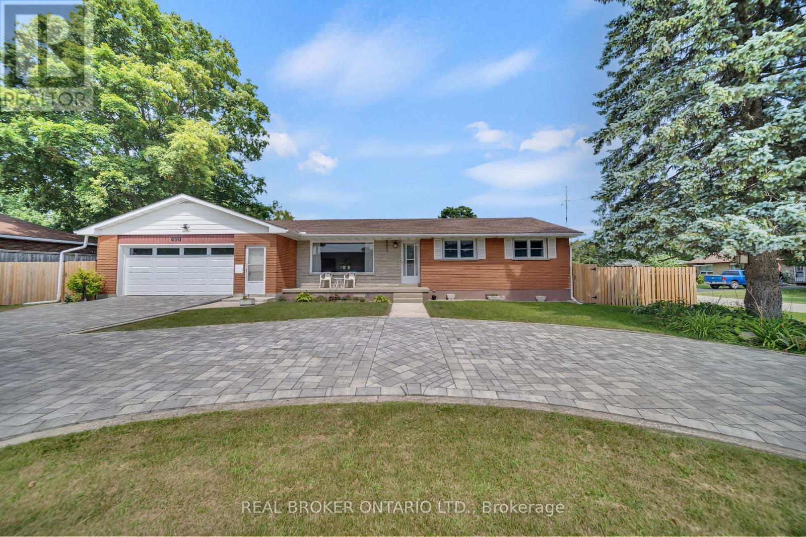 Photo 5 of 490 Saddler Street E, West Grey ON